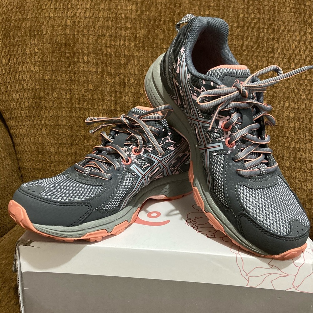 Athletic shoes